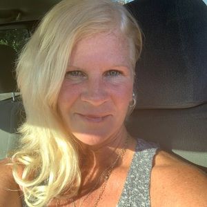 Meet your Posher, Dina